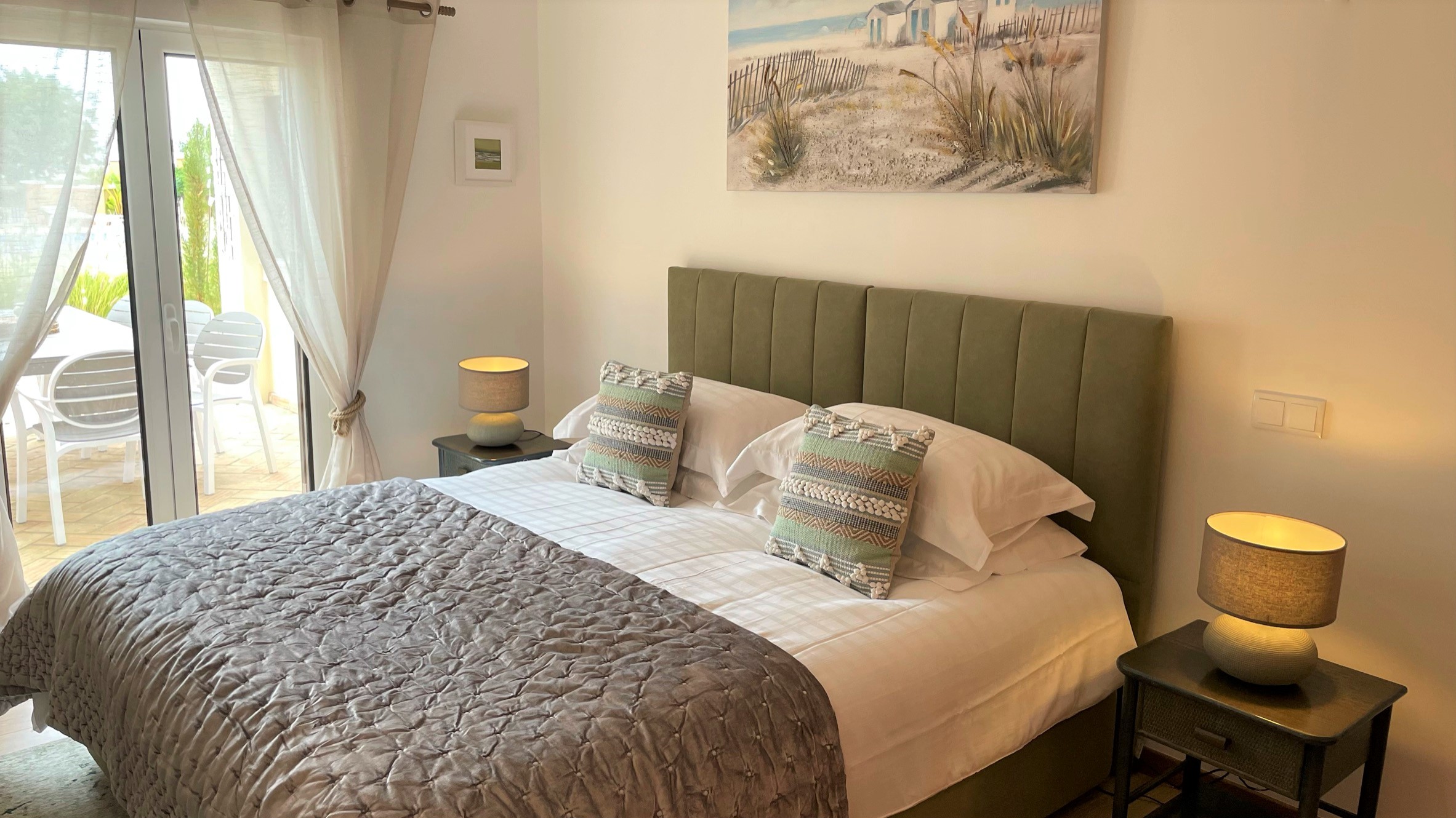 Villa Cascata green bedroom