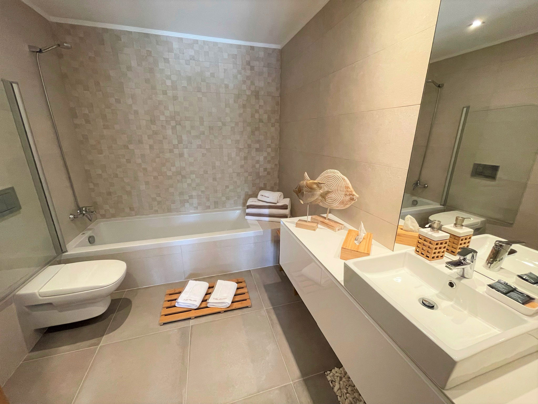 Villa Cascata master bathroom